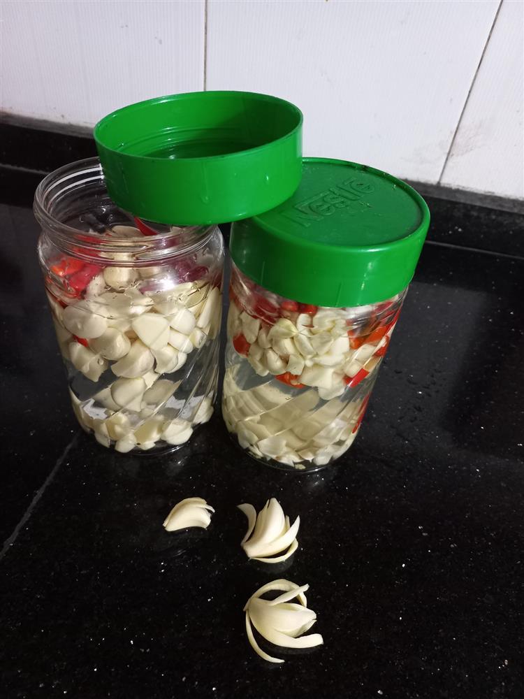 Tỏi ngâm giấm không bị xanh, không nổi váng chỉ với 3 bước đơn giản-6