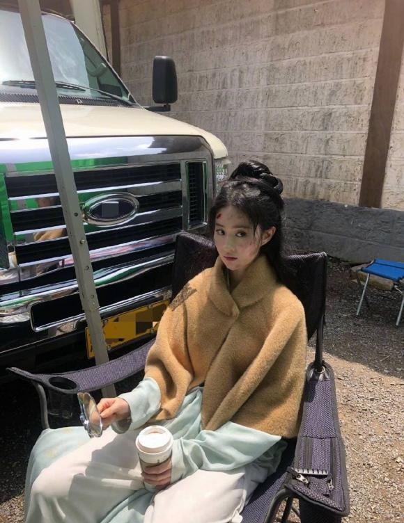 Lưu Diệc Phi tạm biệt Mộng Hoa Lục, đầu tóc tả tơi mà vẫn xinh ngất ngây-1