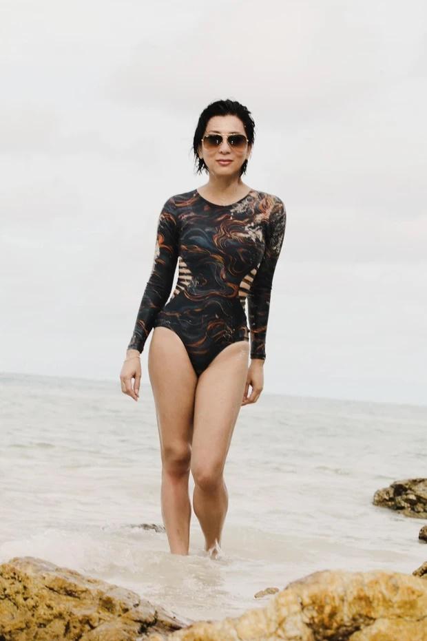 MC Kỳ Duyên U60 diện áo tắm cực nuột, còn hé lộ bạn trai giấu mặt-1