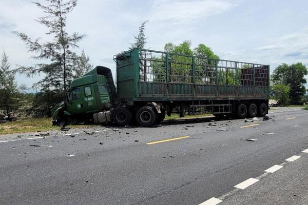 Tai nạn thảm khốc tại Quảng Bình, ít nhất 5 người thương vong-1