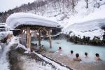 Khách nước ngoài sốc văn hóa vì thói quen tắm kỳ lạ của người Nhật