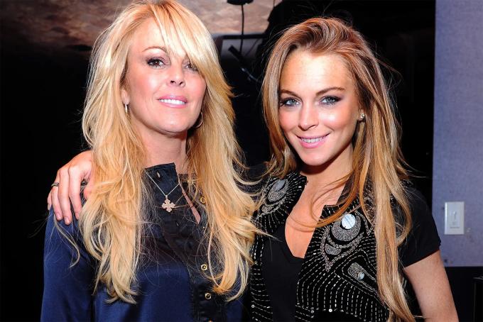 Hai tháng sau, mẹ Lindsay - bà Dina Lohan - tiết lộ trên Us Weekly về bạn trai mới của con gái: 