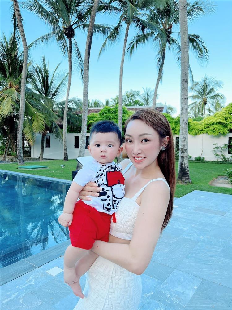 Vợ Chi Bảo xả ảnh quý tử, dân mạng u mê không lối thoát-12