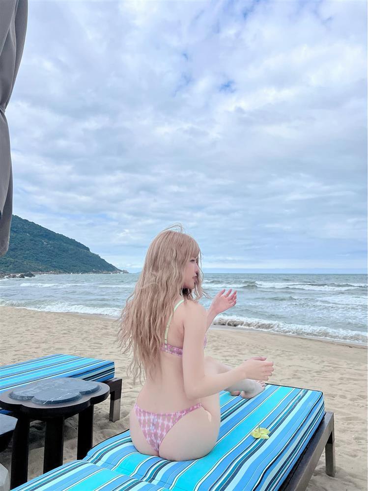 Thiều Bảo Trâm bị nghi bắt chước Lệ Quyên tạo dáng trên giường-1