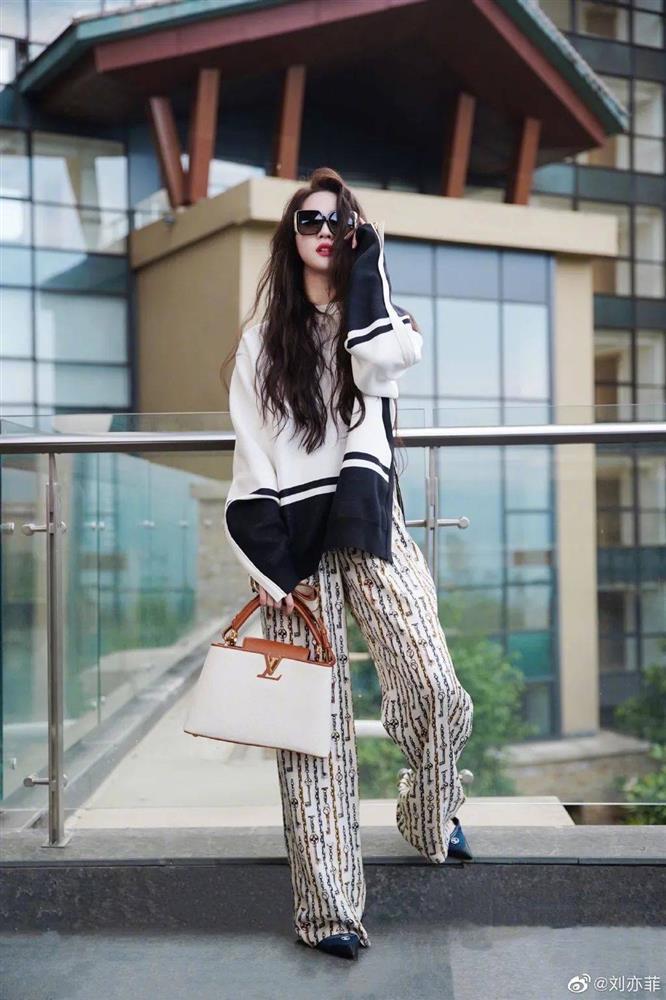 Mỹ nhân Âu - Á lăng xê mốt kính râm hot trend mùa hè-6