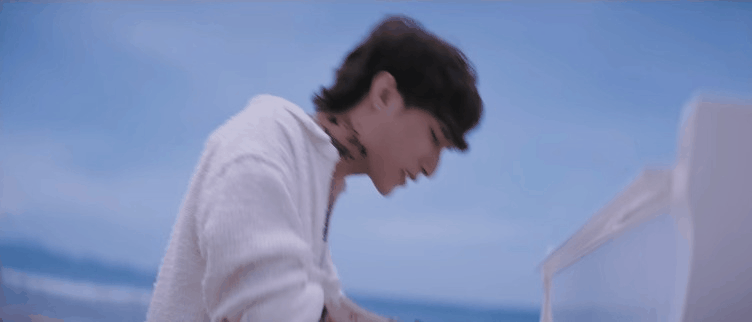 Sơn Tùng sâu cay Thiều Bảo Trâm trong MV mới?-4