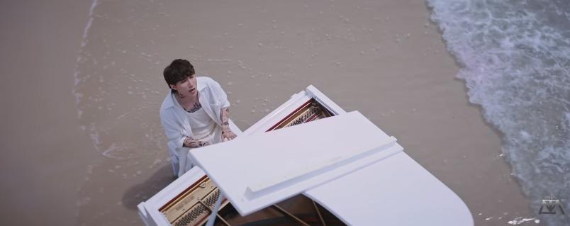 Sơn Tùng sâu cay Thiều Bảo Trâm trong MV mới?-5