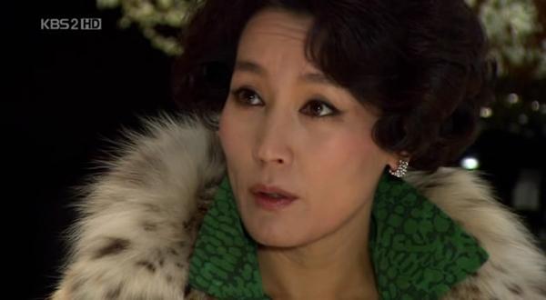 Mẹ quyền lực của Lee Min Ho Vườn Sao Băng: 60 tuổi vẫn siêu sang chảnh-1