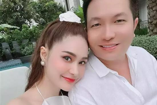 Phản ứng Đoàn Di Băng khi bị đồn thiếu tiền, cặp ông già 75 tuổi