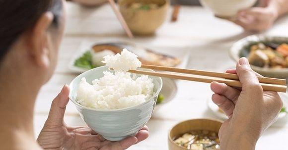 Nghiên cứu mới giải oan cho cơm: Ai bảo ăn tinh bột là béo?-1