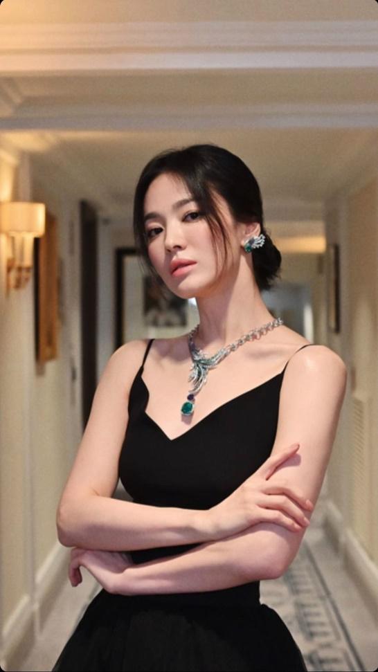 Ngày 3/7 vừa qua, Song Hye Kyo thu hút nhiều sự chú ý khi dự sự kiện của thương hiệu trang sức cao cấp Chaumet ở Pháp.