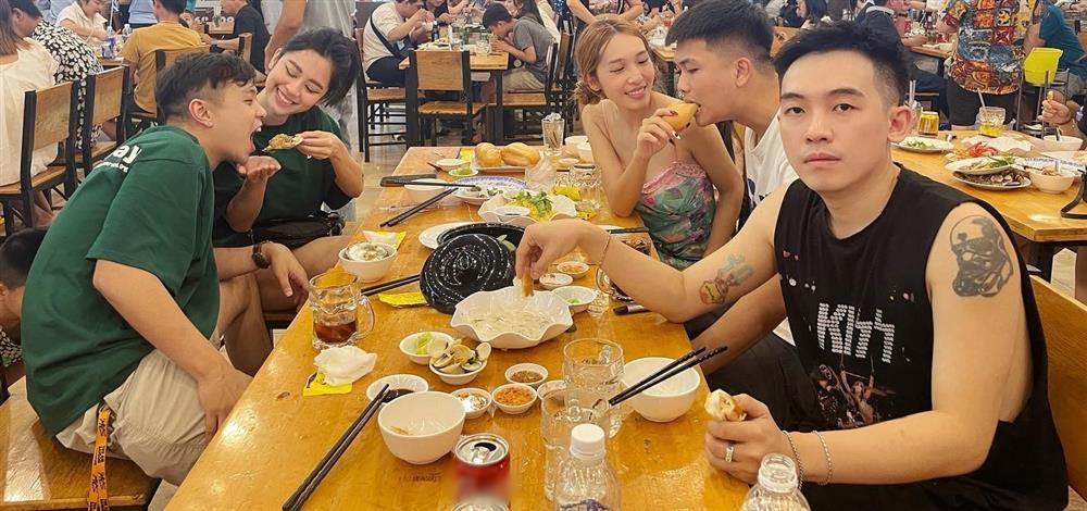 Buồn của Phở Đặc Biệt khi chơi hội bạn nổi tiếng đều có bồ-2