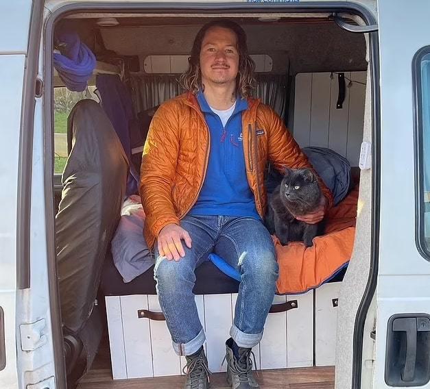 Mèo được cưng chiều hết mực, đi du lịch khắp thế giới-1