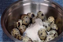 Đổ bột vào trứng cút ngâm 10 ngày, thành quả ai cũng kinh ngạc