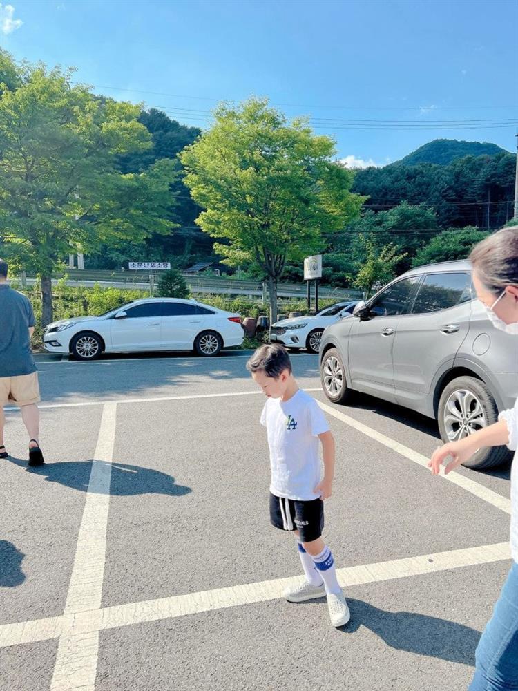 Làm mẹ đơn thân, Ly Kute vẫn nuôi con đủ đầy chuẩn rich kid-5