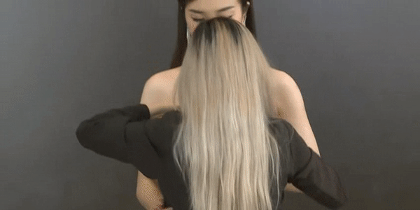 Á hậu Việt tụt váy, chỉnh sửa luôn trên thảm đỏ đang livestream-2