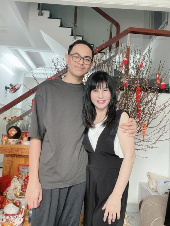 Con trai Cát Phượng là thủ khoa đầu ra trường quốc tế-3