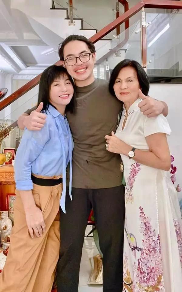 Con trai Cát Phượng là thủ khoa đầu ra trường quốc tế-4