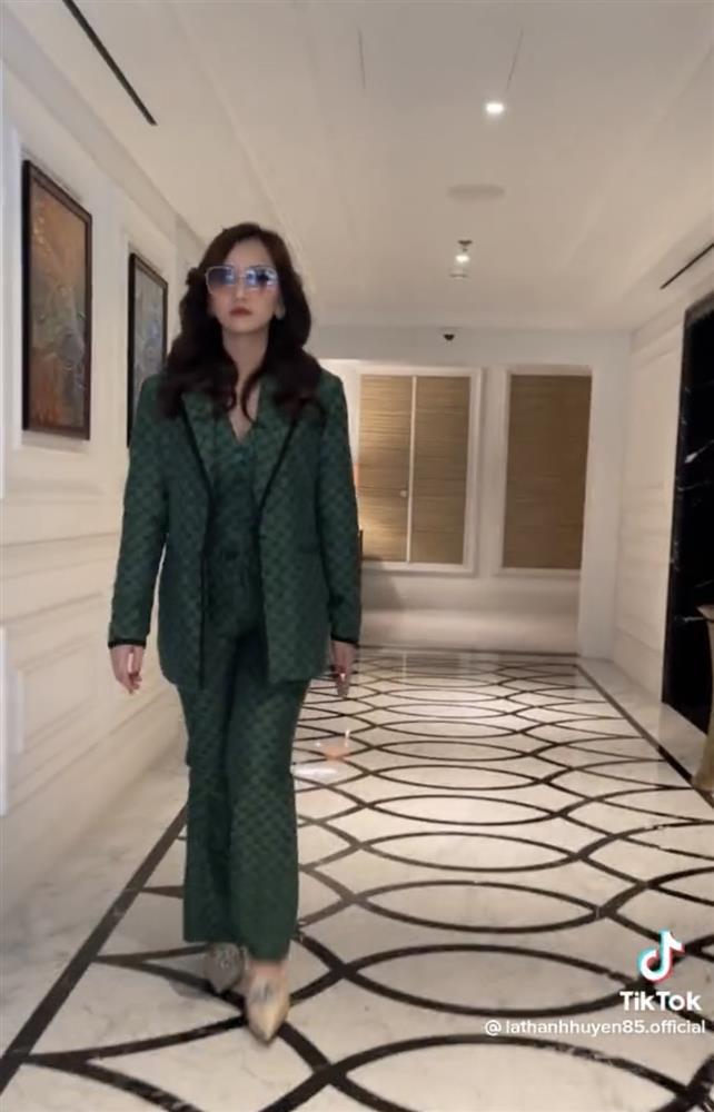 Lã Thanh Huyền bị chê kém sang dù đắp tiền tạ tiền tấn lên người-4