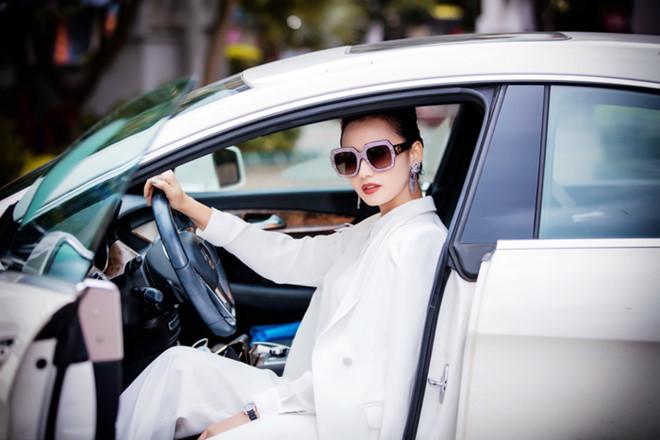 Lã Thanh Huyền bị chê kém sang dù đắp tiền tạ tiền tấn lên người-15