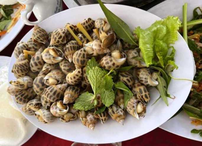 Đem 18 kg hải sản vào nhà hàng, khách bị tính phí phụ thu 4,5 triệu-1