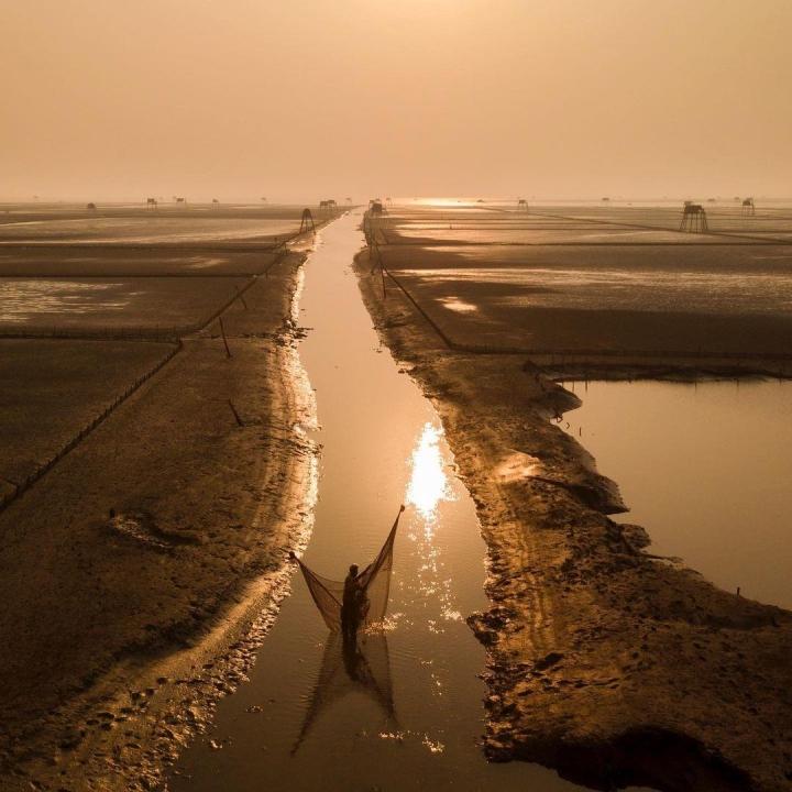 Bãi biển hoang sơ ở Thái Bình với những chòi canh ngao thơ mộng-4