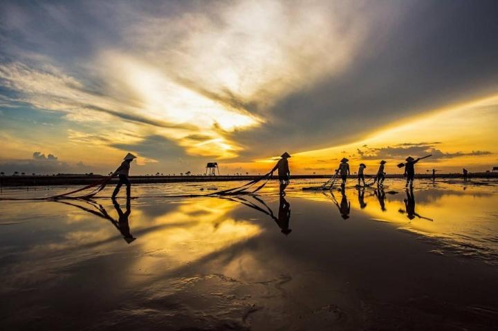 Bãi biển hoang sơ ở Thái Bình với những chòi canh ngao thơ mộng-6