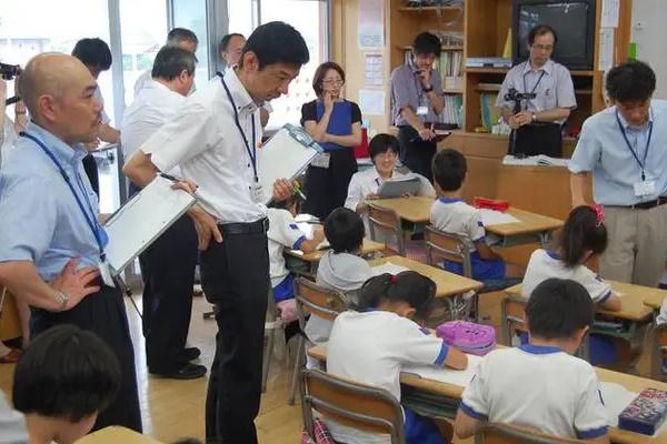 Áp lực học tập tại Nhật Bản: Cuối tuần không tồn tại, các kỳ thi ngày càng khó-1