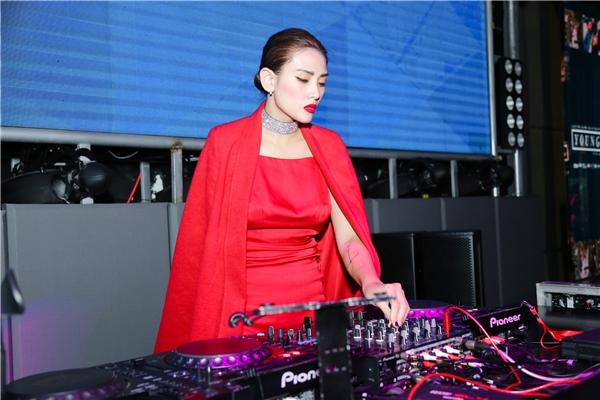 Á hậu Thảo Nhi Lê làm DJ cực bốc, nhận vía Võ Hoàng Yến?-10