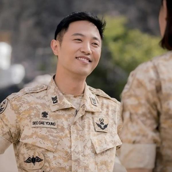 Nam phụ Hậu Duệ Mặt Trời sau 6 năm: Còn đâu nam thần cực phẩm ngày nào?-5