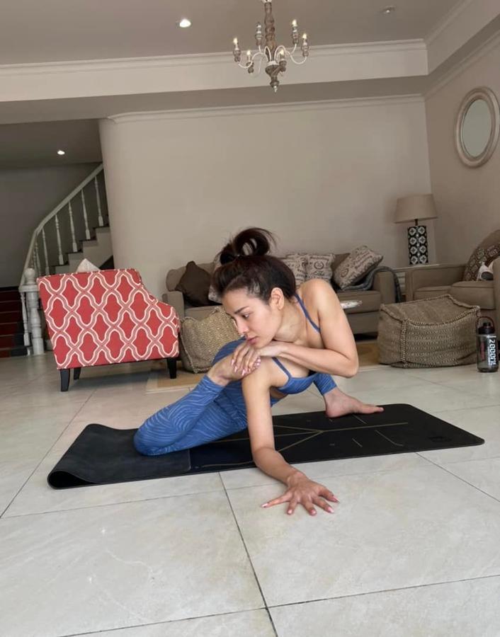 Mới đây, Phương Trinh Jolie vừa chia sẻ buổi tập yoga của mình với những động tác 