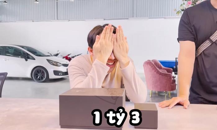 Vợ cầm 10 triệu đi làm đầu, Trấn Thành quất luôn đồng hồ 1 tỷ 3-4