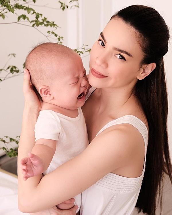 Dù có dỗ dành cỡ nào thì Leon vẫn một mực không chịu.