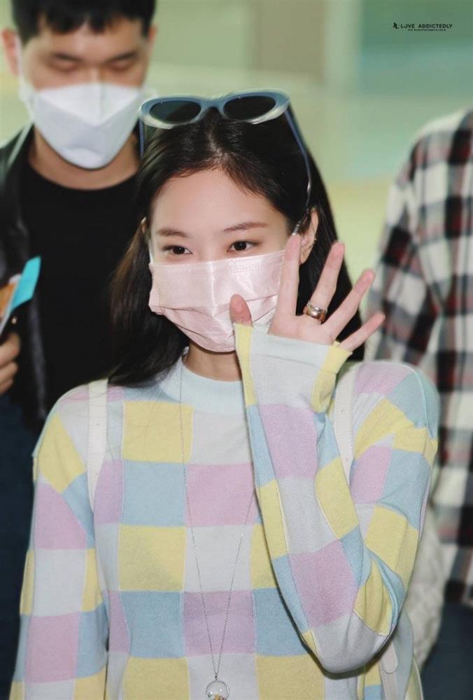 Đeo khẩu trang kín mít, loạt idol Kpop vẫn tỏa sáng rạng ngời-2