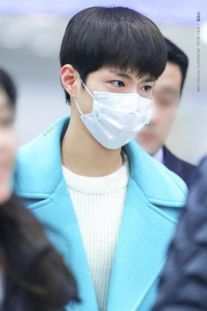 Đeo khẩu trang kín mít, loạt idol Kpop vẫn tỏa sáng rạng ngời-5