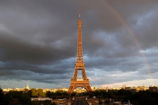 Tháp Eiffel bị rỉ sét và cần được sửa chữa tổng thể?-1