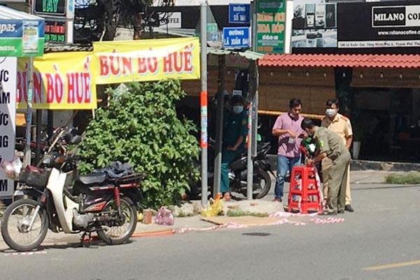 Người đàn ông lên cơn co giật, tử vong trên đường ở TP.HCM-1