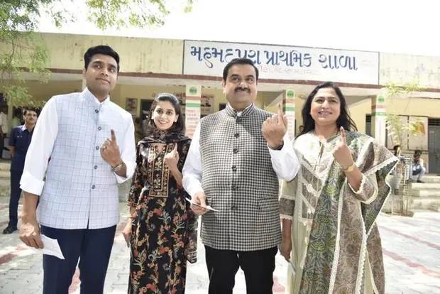 Con trai tỷ phú giàu nhất châu Á thừa hưởng ngai vàng tại đế chế hàng tỷ USD-4