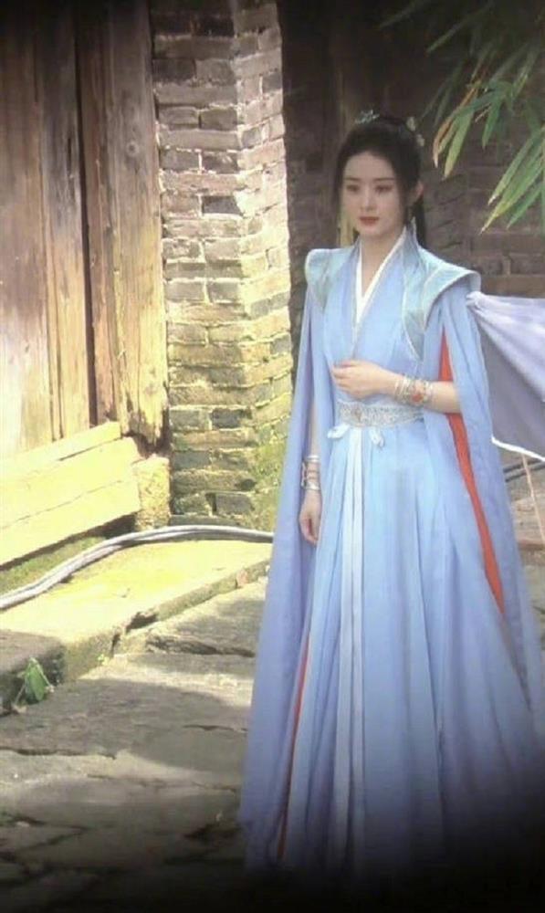 Tạo hình mới của Triệu Lệ Dĩnh bị tố sao chép đàn em Triệu Lộ Tư?-1