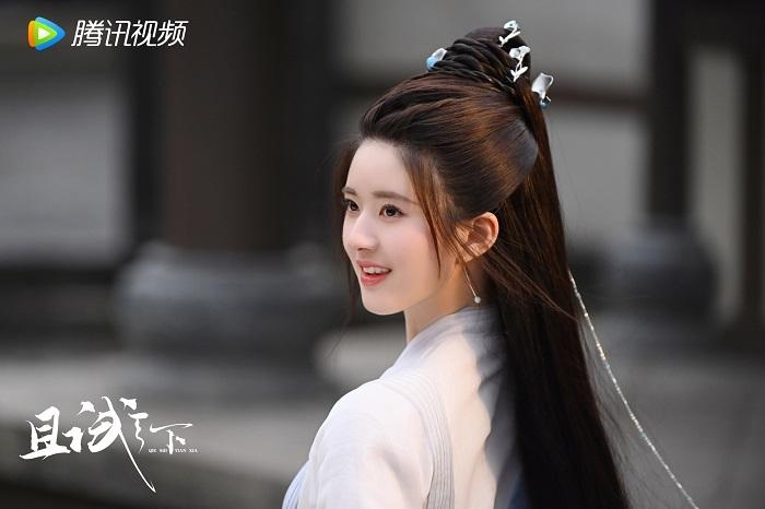 Tạo hình mới của Triệu Lệ Dĩnh bị tố sao chép đàn em Triệu Lộ Tư?-4