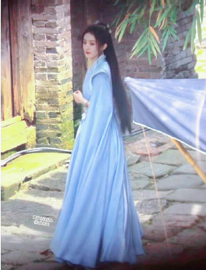 Tạo hình mới của Triệu Lệ Dĩnh bị tố sao chép đàn em Triệu Lộ Tư?-3