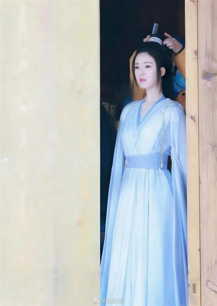 Tạo hình mới của Triệu Lệ Dĩnh bị tố sao chép đàn em Triệu Lộ Tư?-5