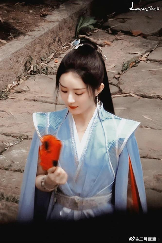 Tạo hình mới của Triệu Lệ Dĩnh bị tố sao chép đàn em Triệu Lộ Tư?-2