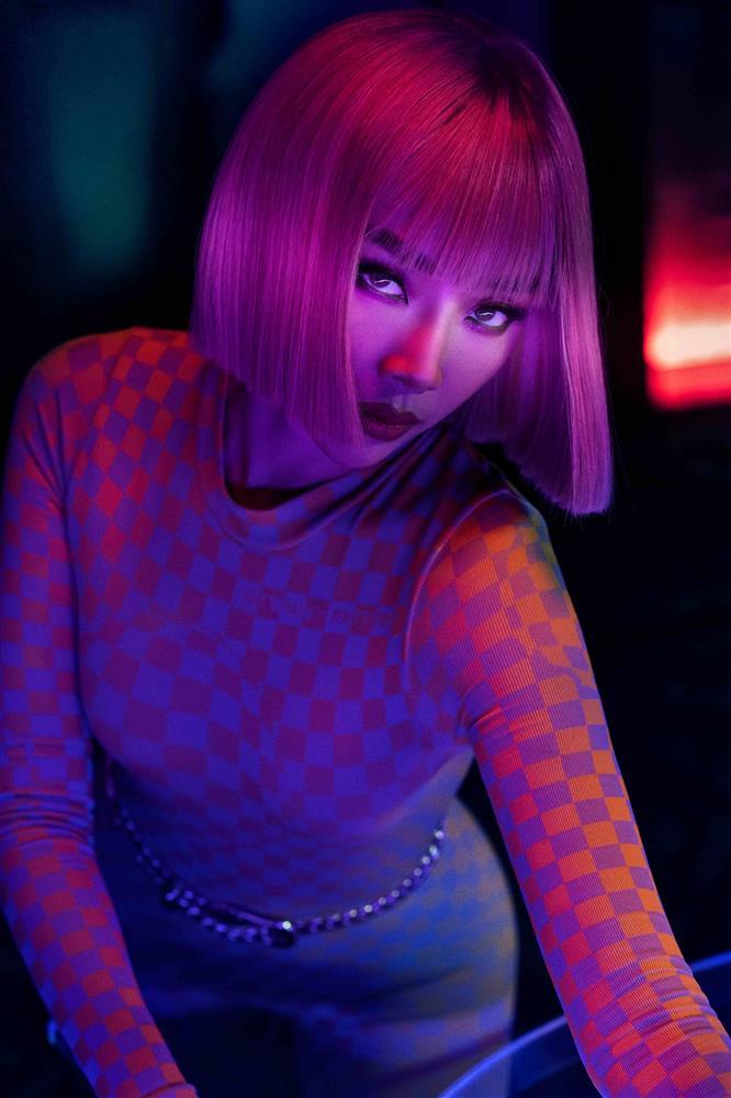 Phản ứng lạ của Tóc Tiên khi dân mạng tranh cãi MV mới đạo nhái-1