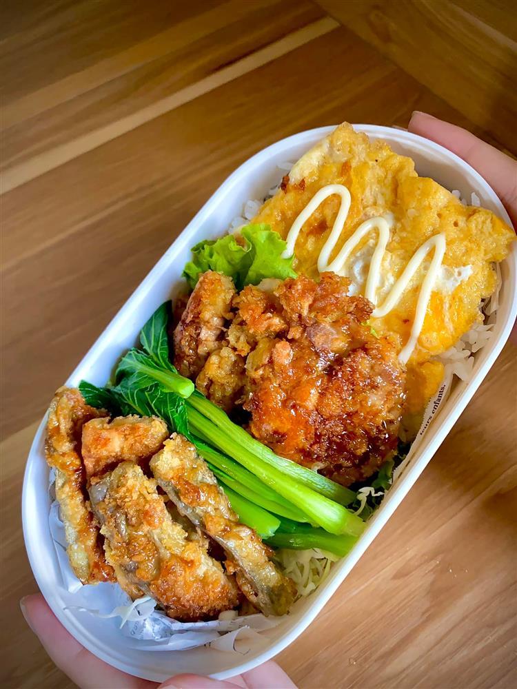 10x chăm chỉ mang bento đi làm, còn nấu luôn cho đồng nghiệp ăn cùng-4