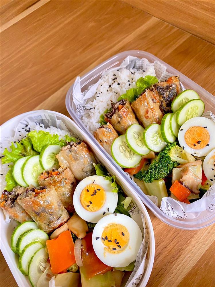 10x chăm chỉ mang bento đi làm, còn nấu luôn cho đồng nghiệp ăn cùng-5