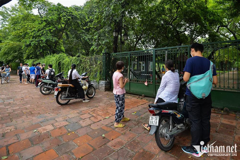 Lễ vật kỳ lạ của thí sinh đi cầu may trước ngày thi tốt nghiệp THPT-1