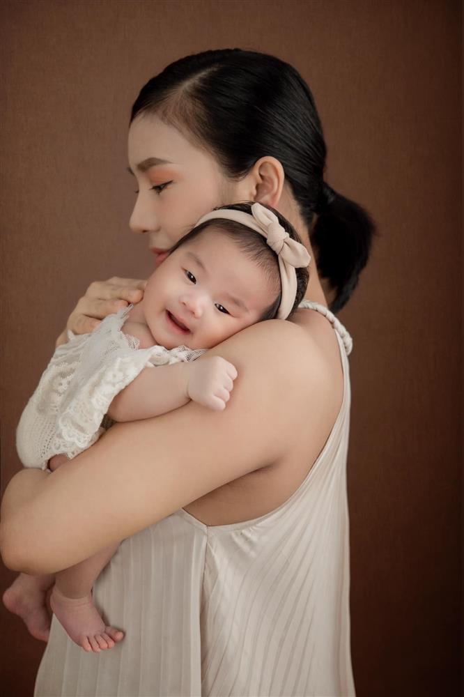 Phạm Lịch công khai con gái sơ sinh-2