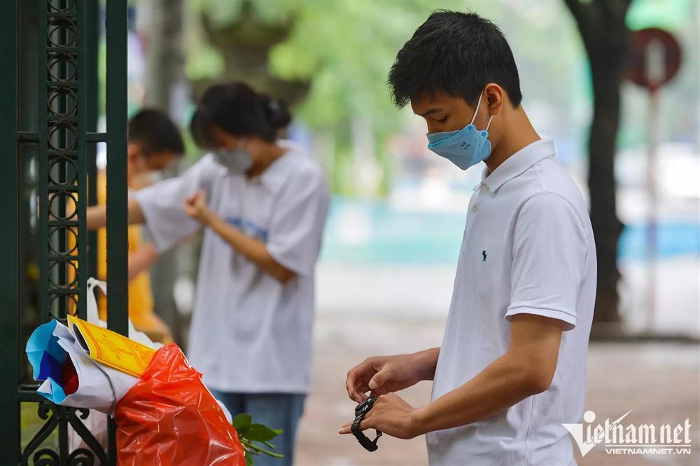 Lễ vật kỳ lạ của thí sinh đi cầu may trước ngày thi tốt nghiệp THPT-4