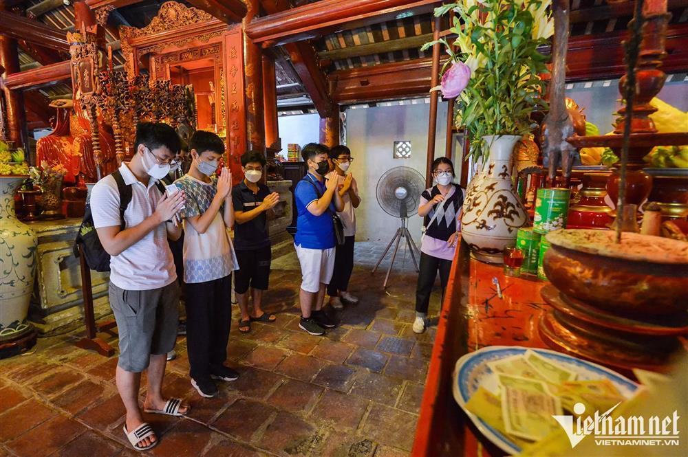 Lễ vật kỳ lạ của thí sinh đi cầu may trước ngày thi tốt nghiệp THPT-6